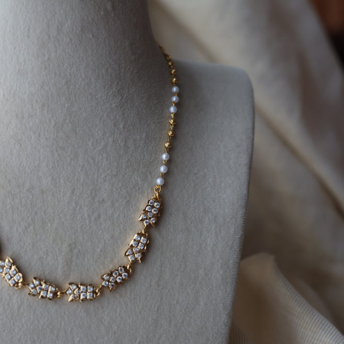 Heritage gold plated white stone short necklace H7788