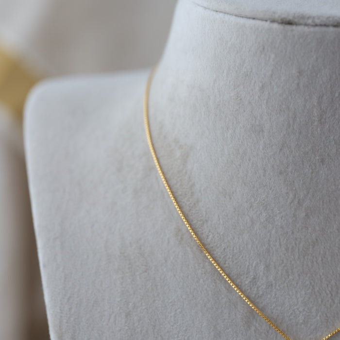 Heritage gold plated blue stone pendant chain HC01123