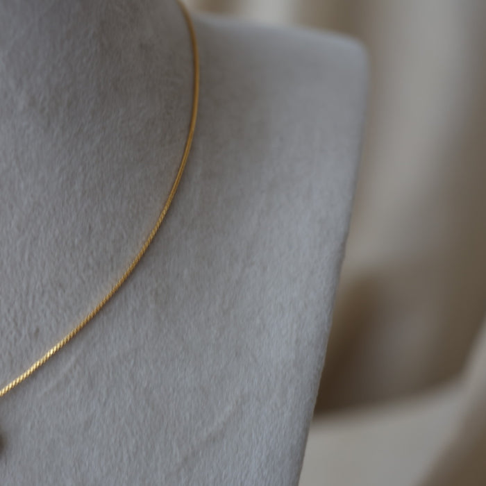 Heritage gold plated blue stone pendant chain HC01123