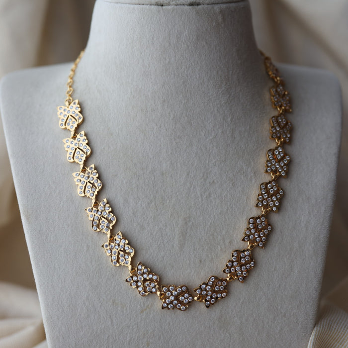Heritage gold plated white stone short necklace H8001