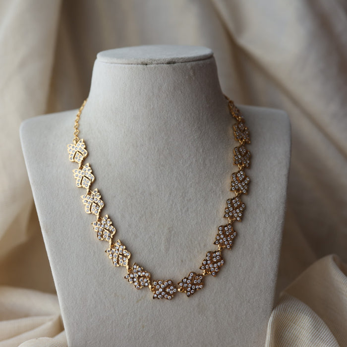 Heritage gold plated white stone short necklace H8001