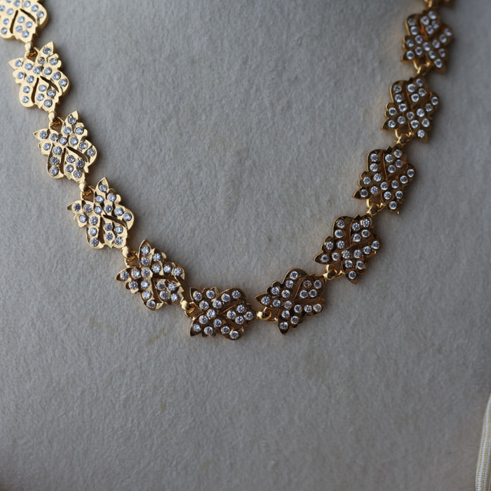 Heritage gold plated white stone short necklace H8001