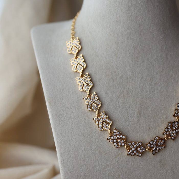Heritage gold plated white stone short necklace H8001