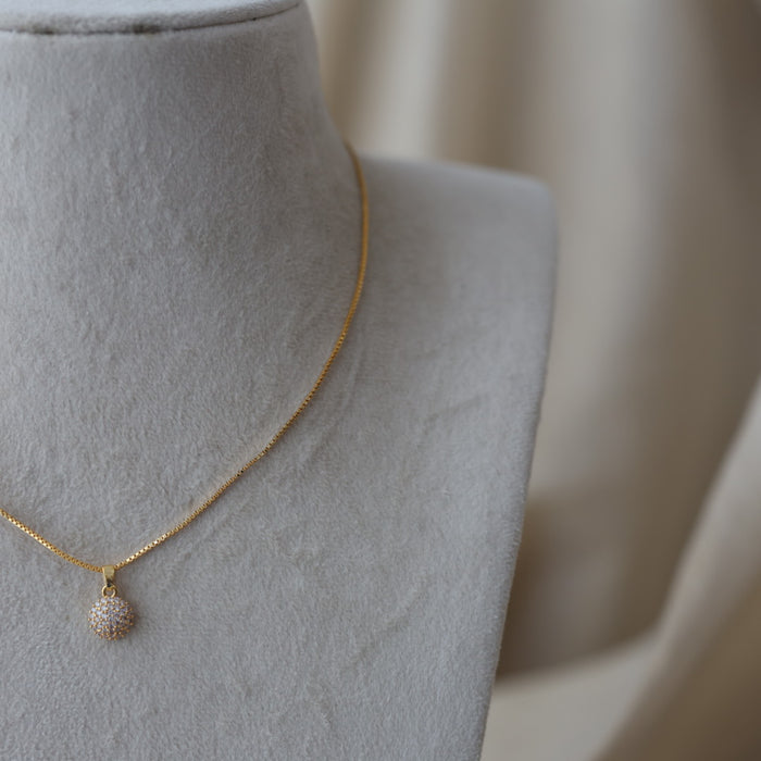 Heritage gold plated blue stone pendant chain HC0222