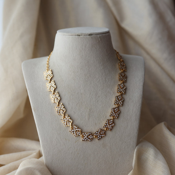 Heritage gold plated white stone short necklace H8001