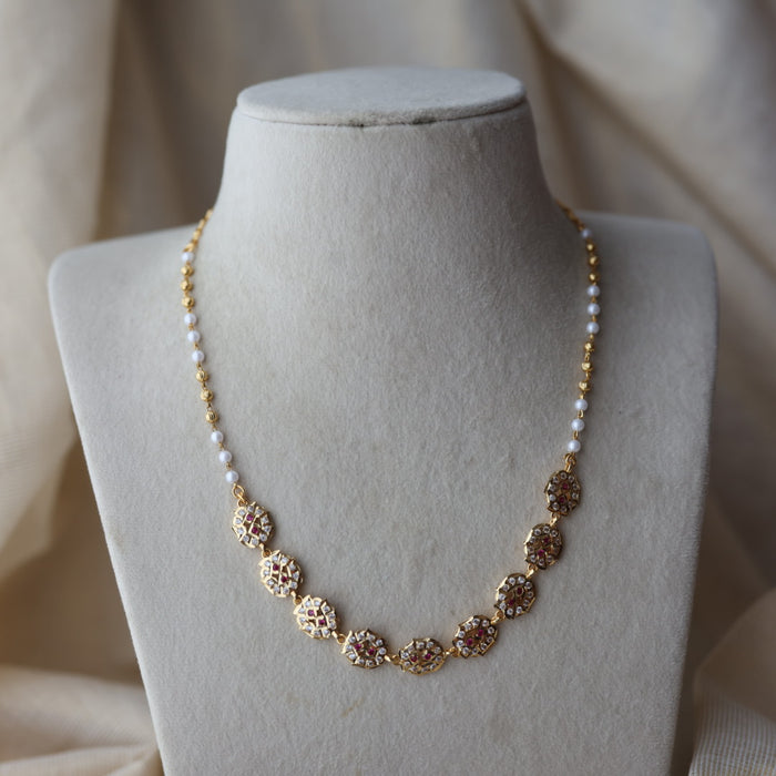 Heritage gold plated ruby white stone short necklace H78982