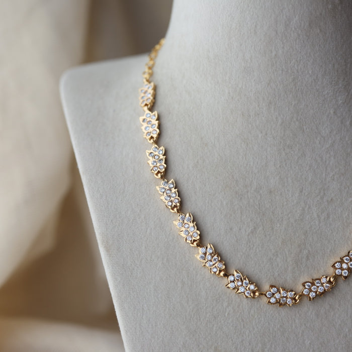 Heritage gold plated ruby white stone short necklace H6922