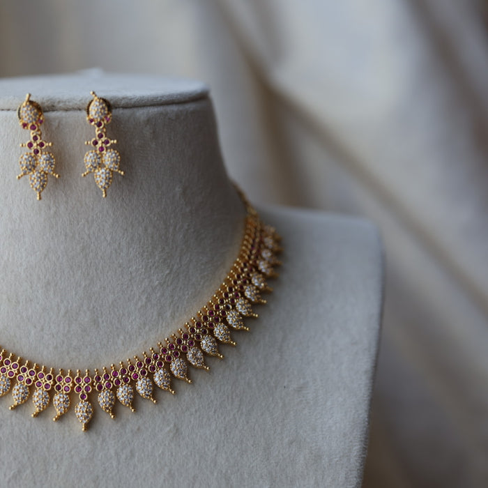 Heritage gold plated ruby white stone mango short necklace H79222