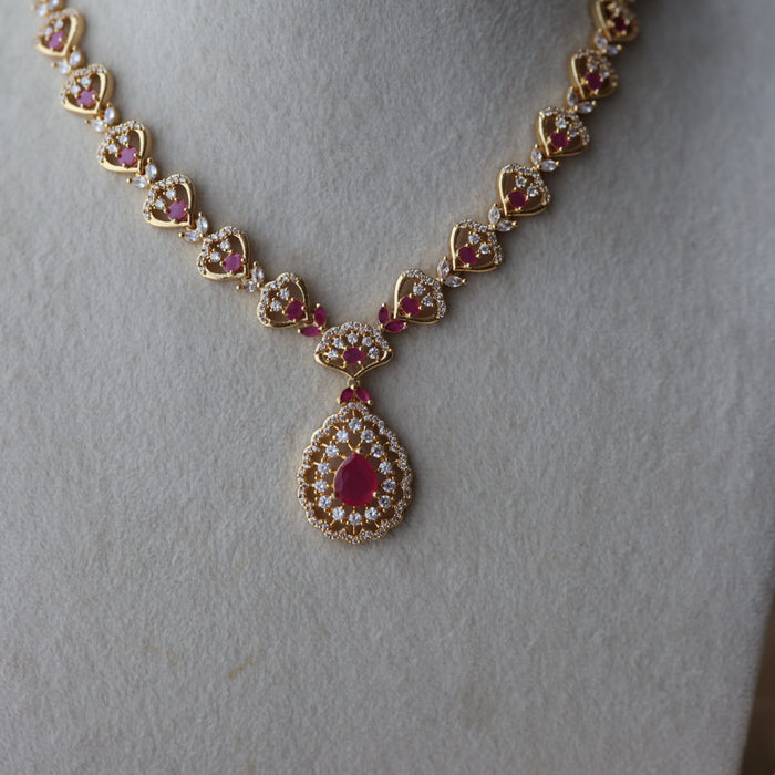Heritage gold plated ruby white stone short necklace H7882