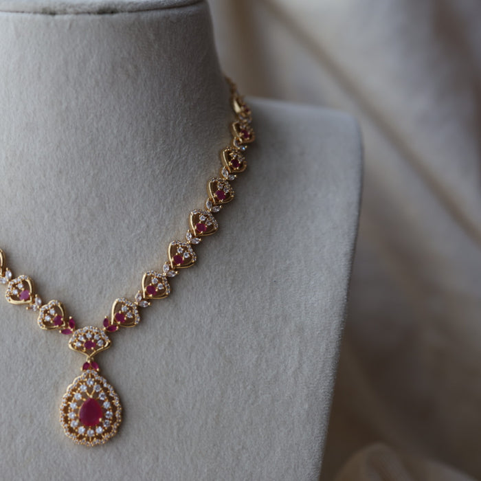 Heritage gold plated ruby white stone short necklace H7882