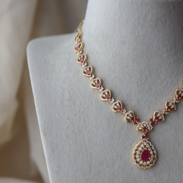 Heritage gold plated ruby white stone short necklace H7882