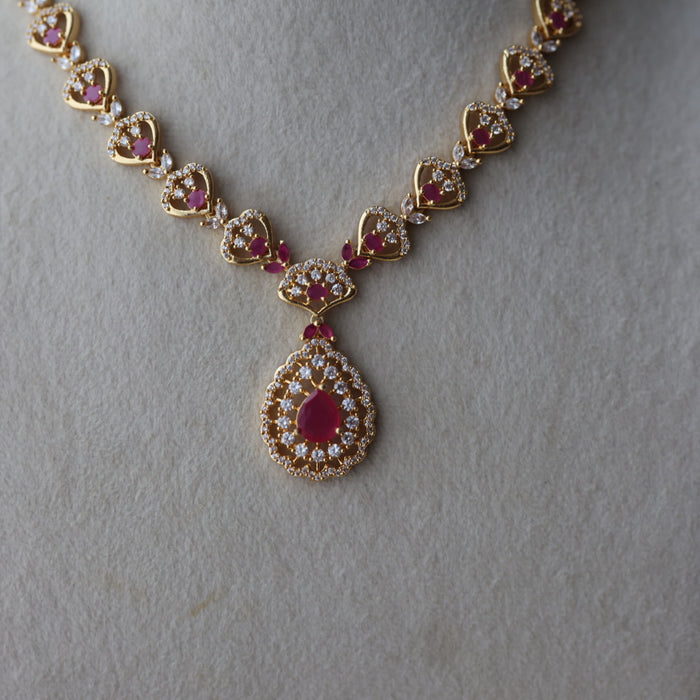 Heritage gold plated ruby white stone short necklace H7882
