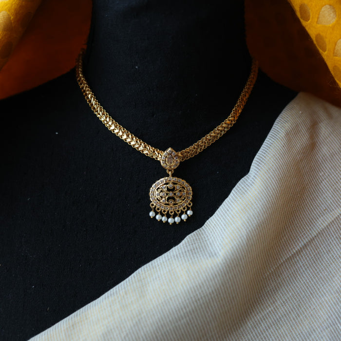 Heritage gold plated white stone short necklace H511