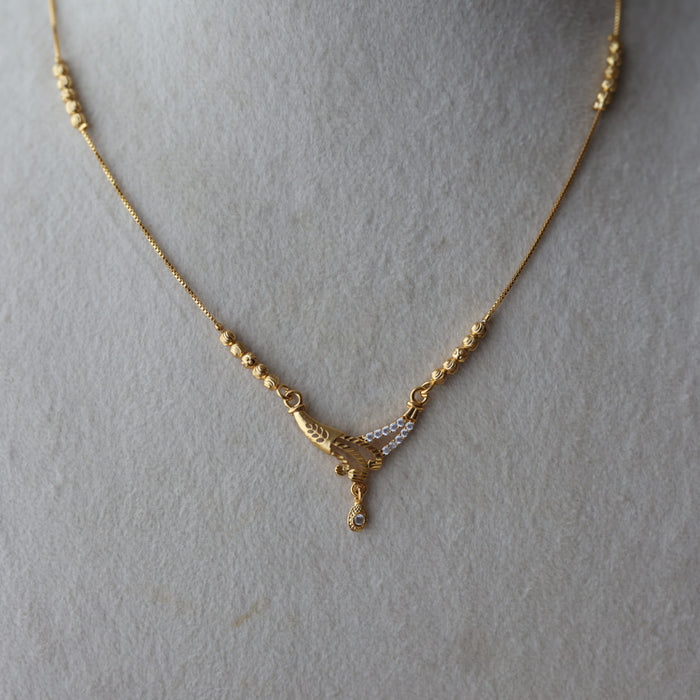 Heritage gold plated white stone short chain H822