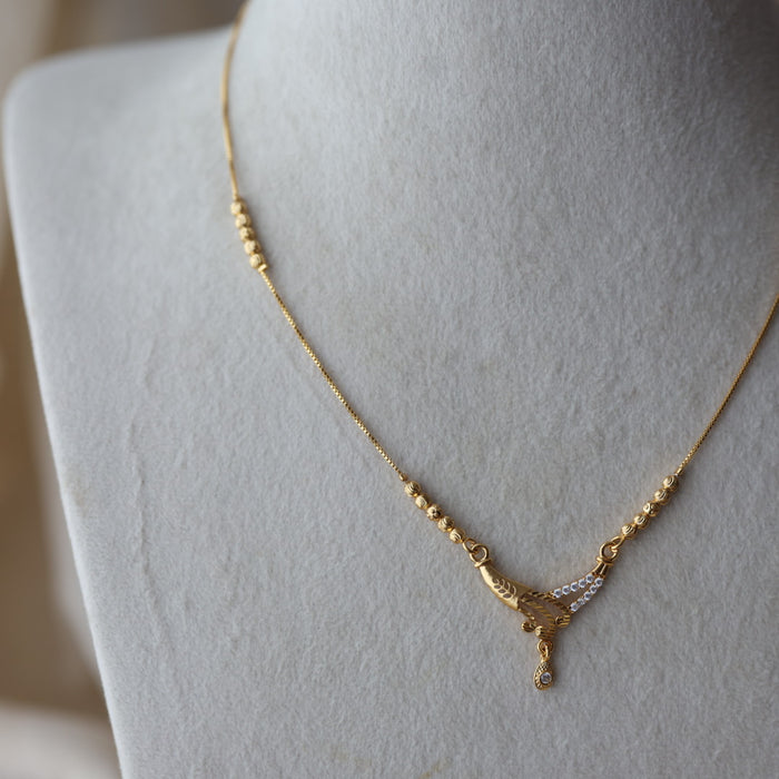 Heritage gold plated white stone short chain H822