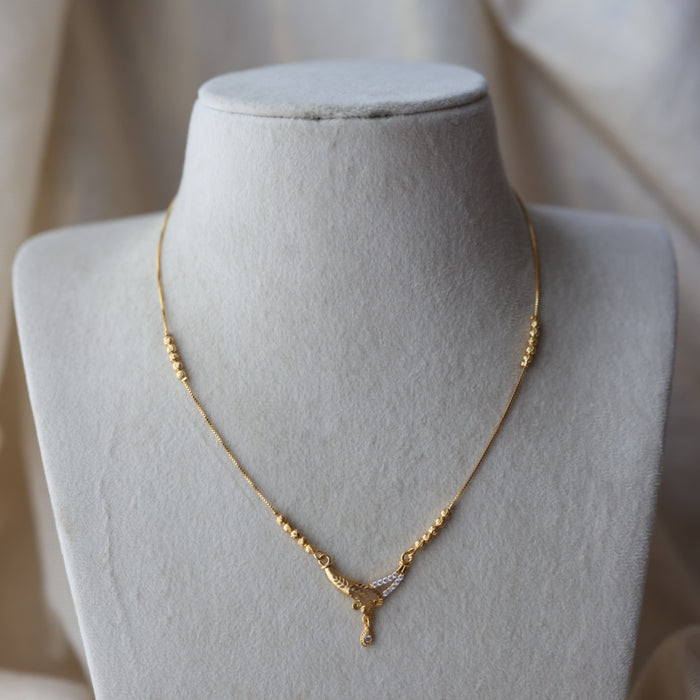 Heritage gold plated white stone short chain H822