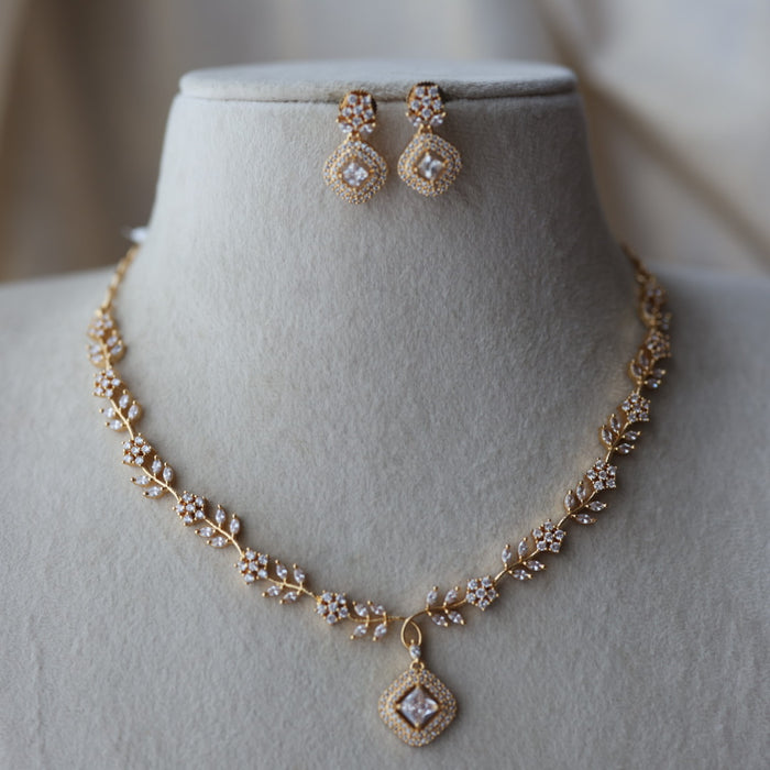 Heritage gold plated white stone short necklace with earrings  H80113
