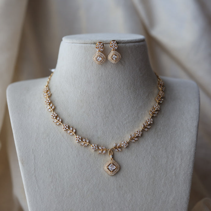 Heritage gold plated white stone short necklace with earrings  H80113