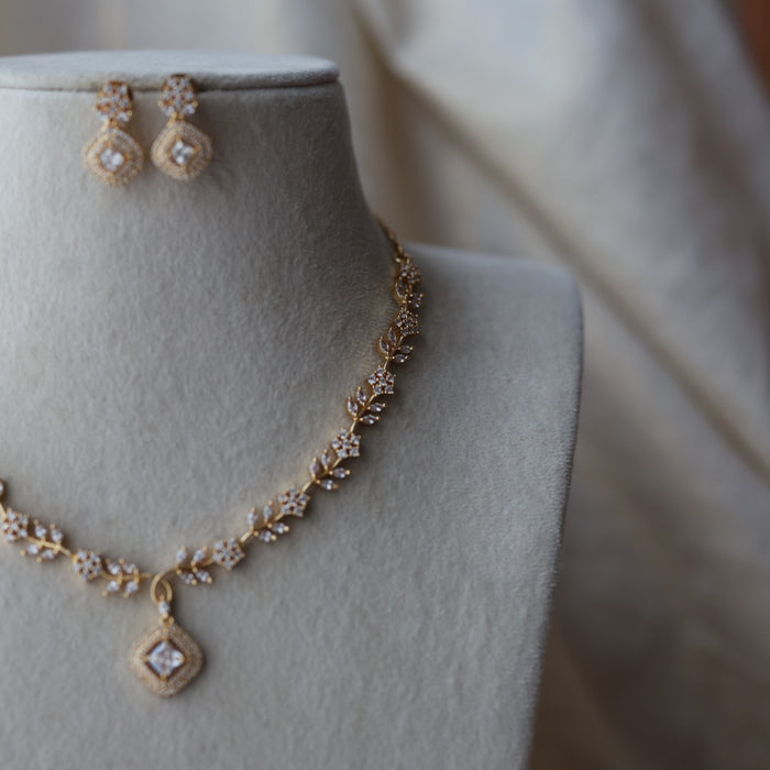 Heritage gold plated white stone short necklace with earrings  H80113