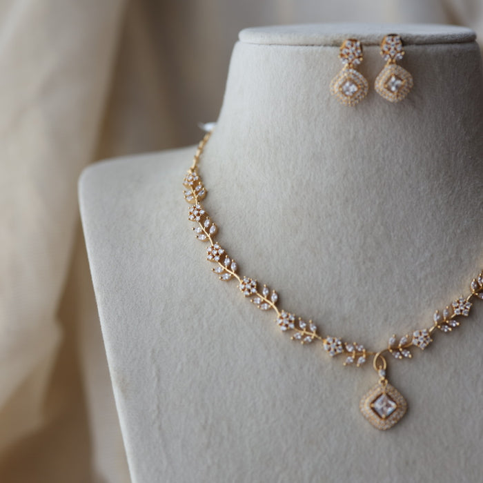 Heritage gold plated white stone short necklace with earrings  H80113