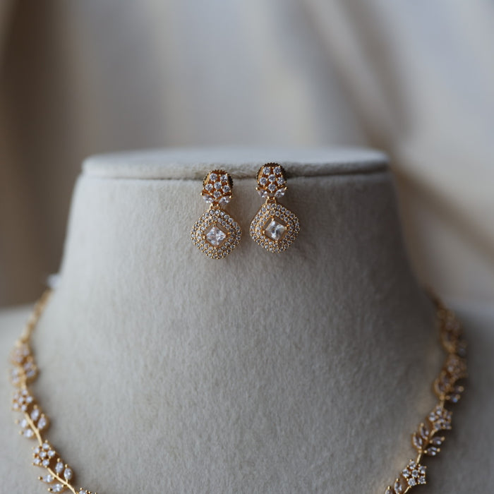 Heritage gold plated white stone short necklace with earrings  H80113