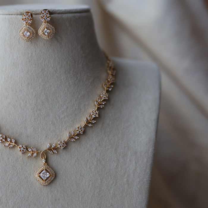 Heritage gold plated white stone short necklace with earrings  H80113