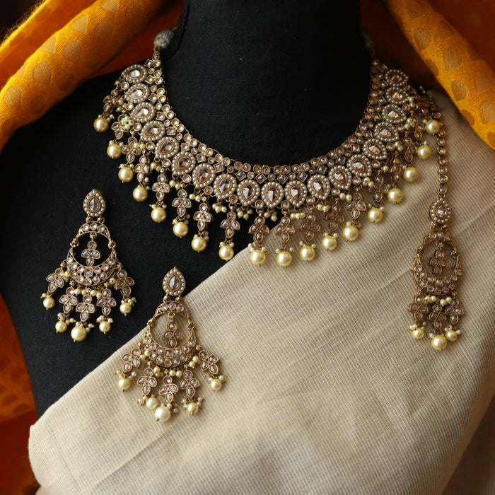 Trendy white stone short necklace with earrings and tikka TW007456