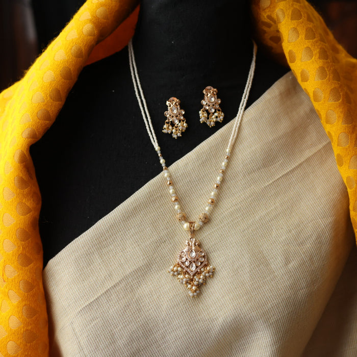 Minimal kundan white bead short necklace with earrings MS3251