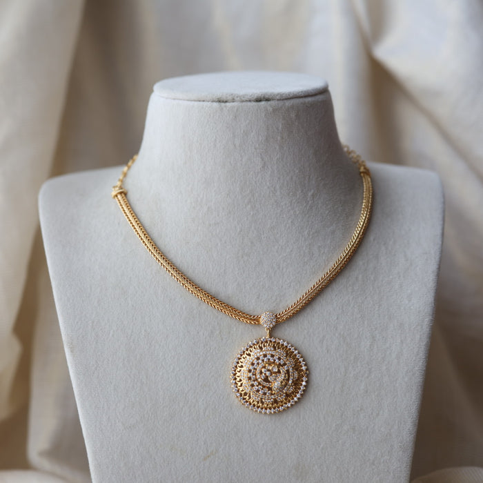 Heritage gold plated white stone short necklace H1923