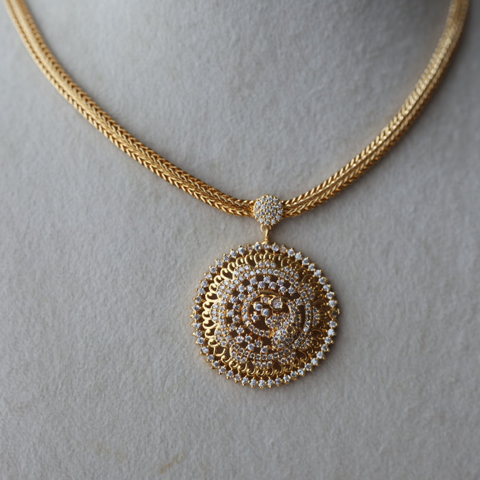 Heritage gold plated white stone short necklace H1923