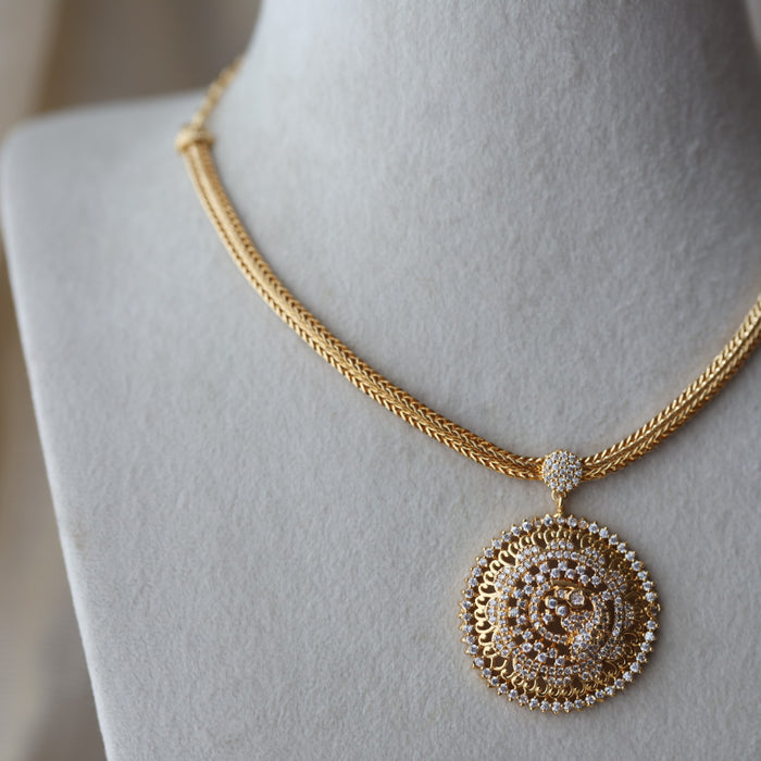 Heritage gold plated white stone short necklace H1923