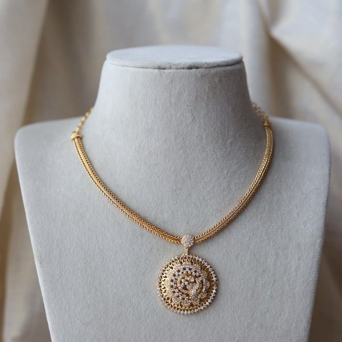 Heritage gold plated white stone short necklace H1923