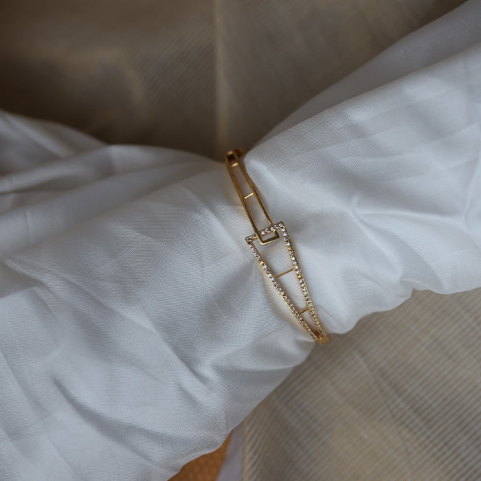 eritage gold plated white stone bangle -One size fits all  HB333