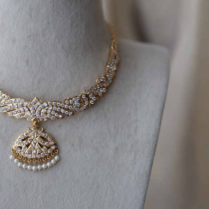 Heritage gold plated white stoneshort  necklace H86123