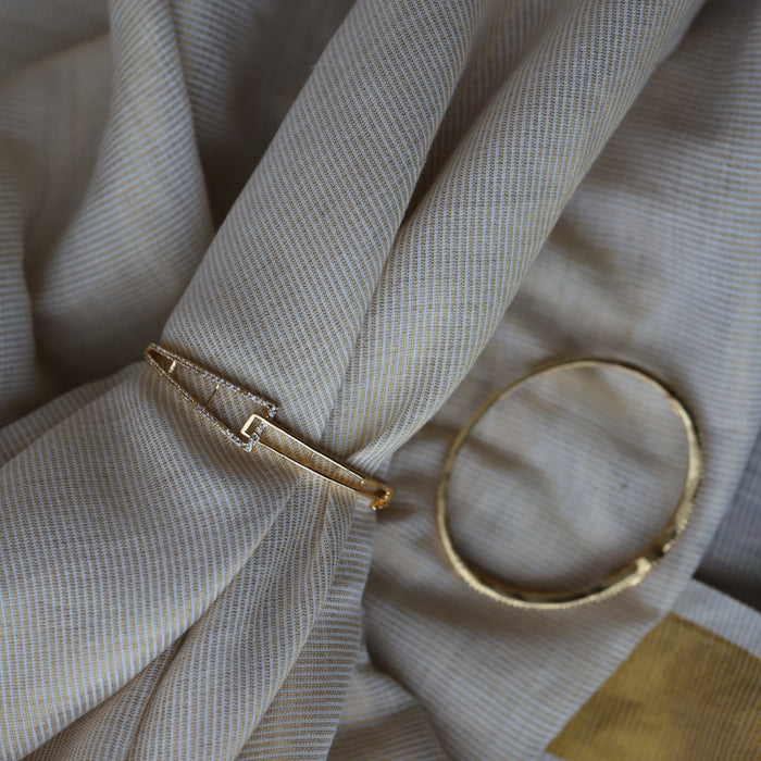 eritage gold plated white stone bangle -One size fits all  HB333