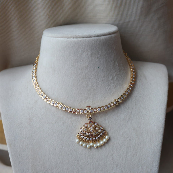 Heritage gold plated white stone short necklace H1101