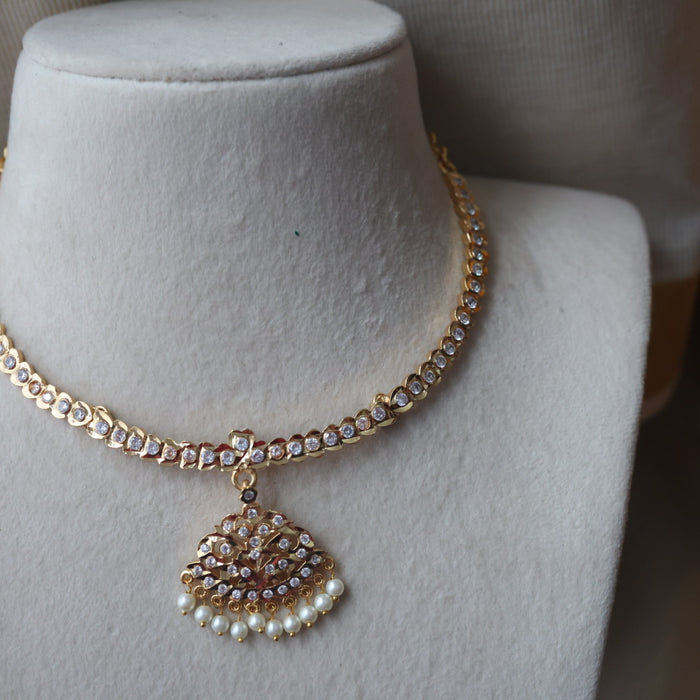 Heritage gold plated white stone short necklace H1101