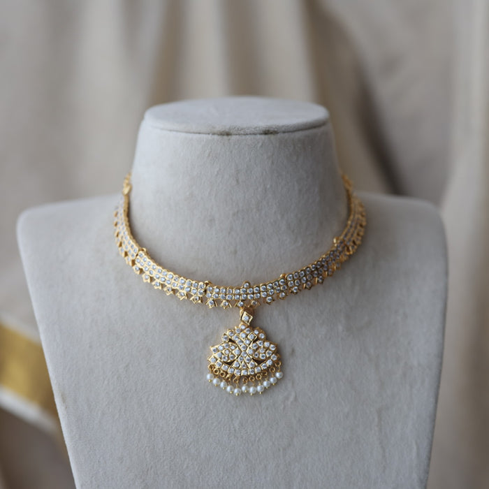 Heritage gold plated white stone short  necklace H8645
