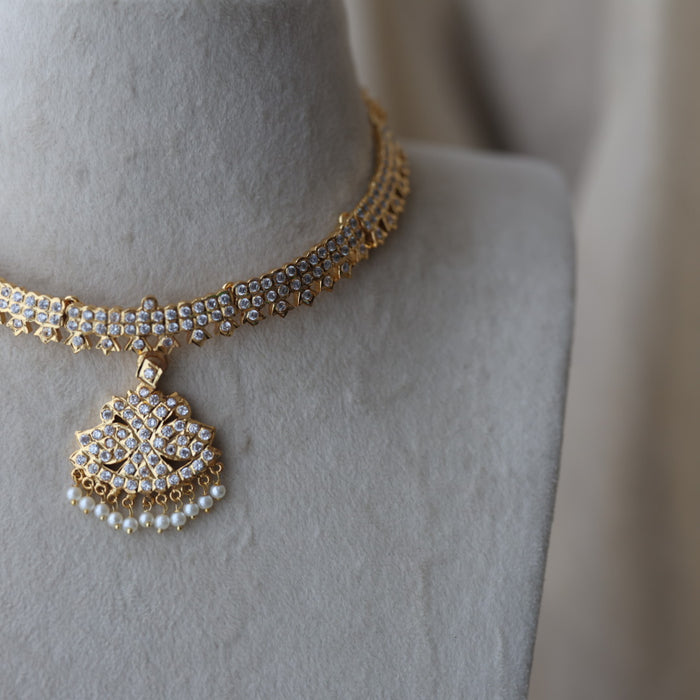 Heritage gold plated white stone short  necklace H8645