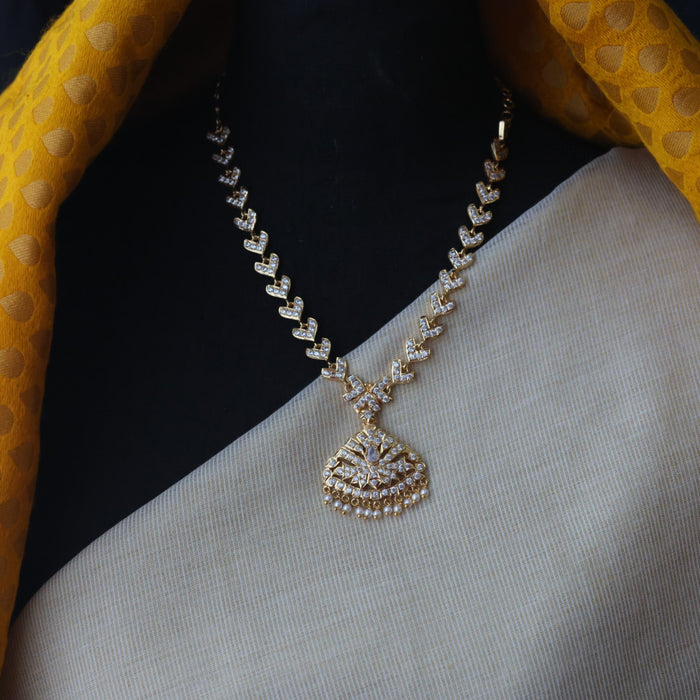 Heritage gold plated white stone short necklace H1799