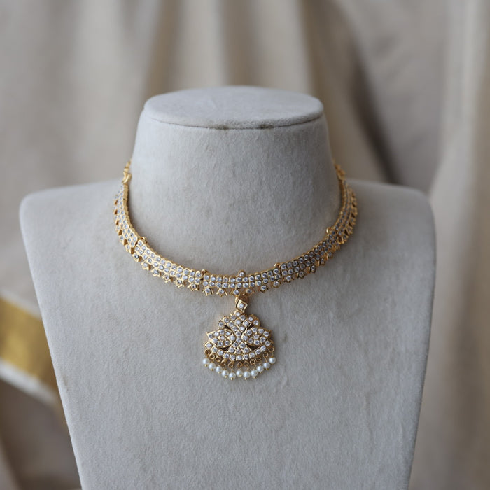 Heritage gold plated white stone short  necklace H8645