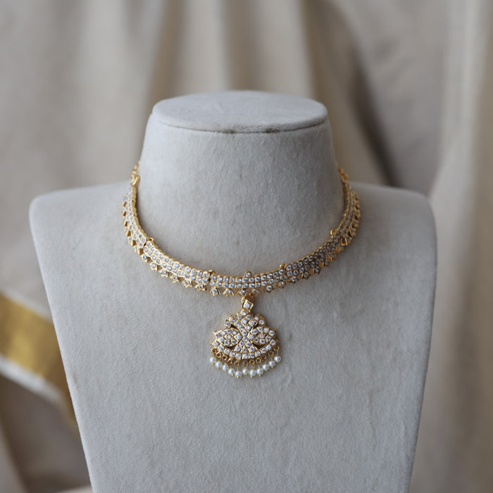 Heritage gold plated white stone short  necklace H8645