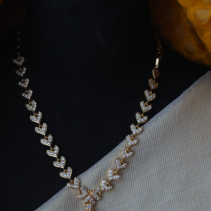 Heritage gold plated white stone short necklace H1799
