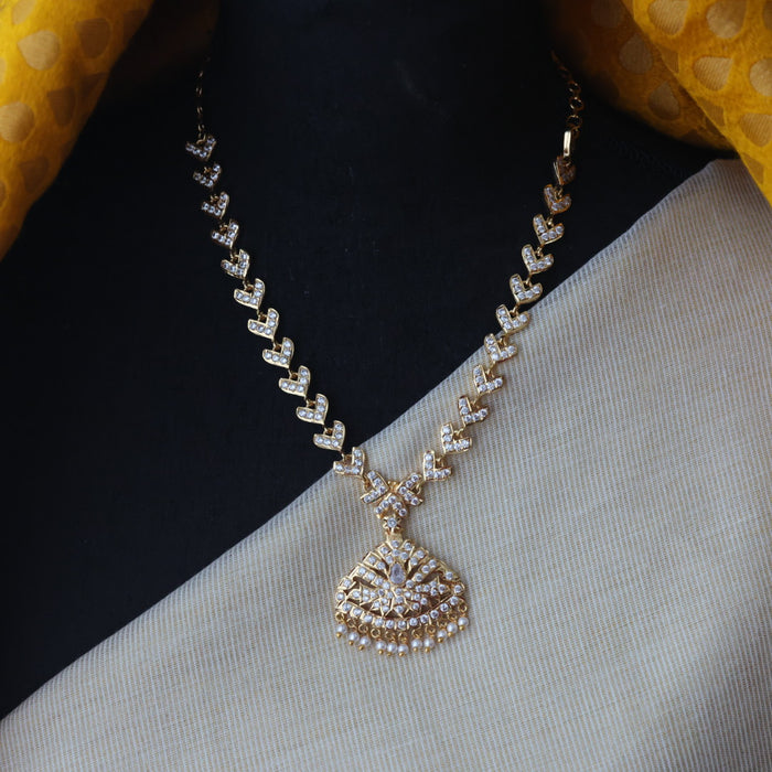 Heritage gold plated white stone short necklace H1799