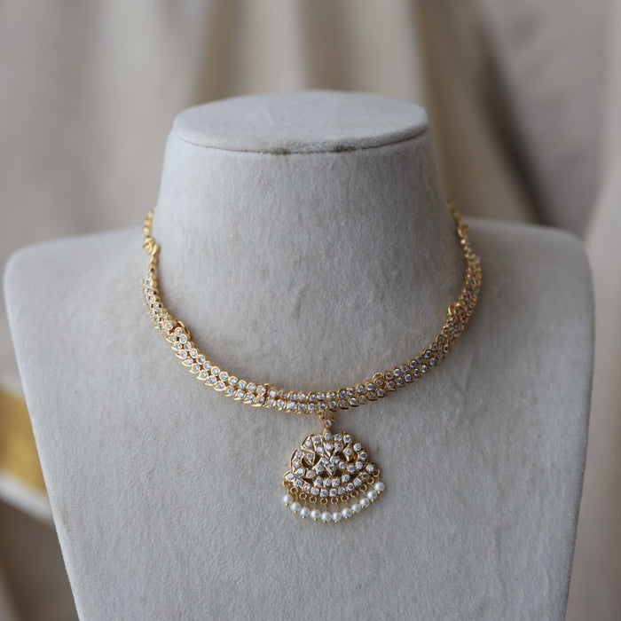 Heritage gold plated white stone short  necklace H8311