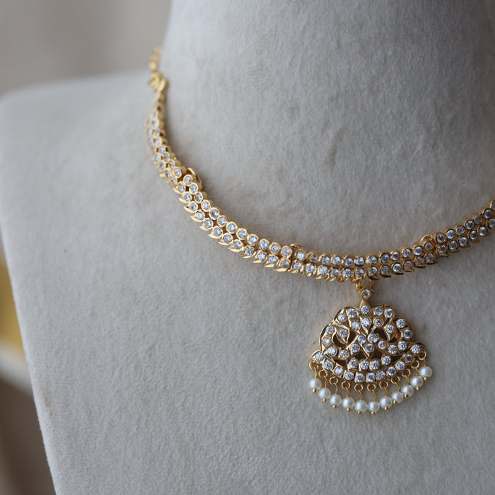Heritage gold plated white stone short  necklace H8311