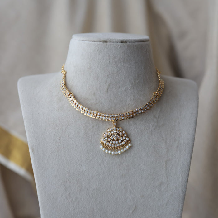Heritage gold plated white stone short  necklace H8311