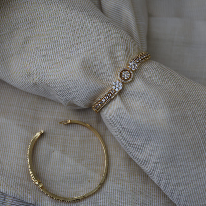 Heritage gold plated white stone bangle -One size fits all  HB6788