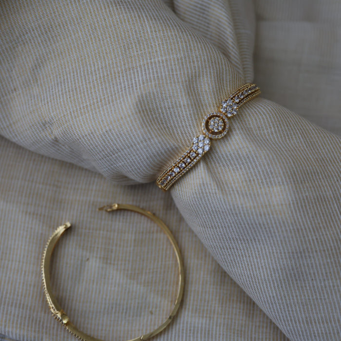 Heritage gold plated white stone bangle -One size fits all  HB6788