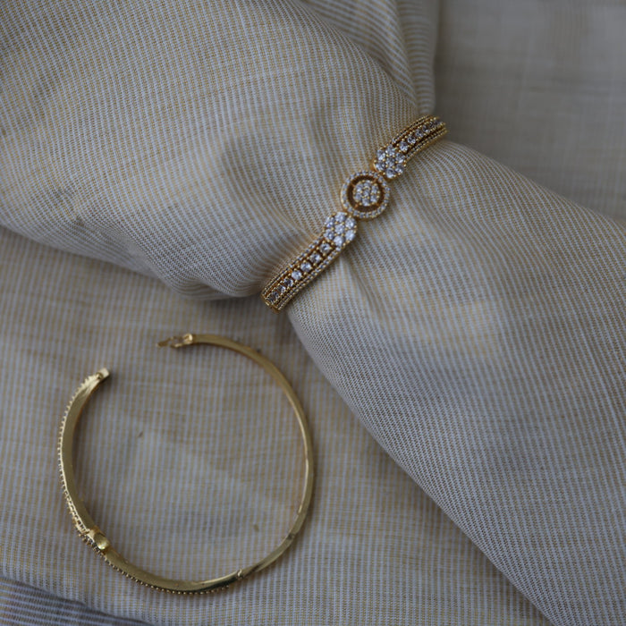 Heritage gold plated white stone bangle -One size fits all  HB6788